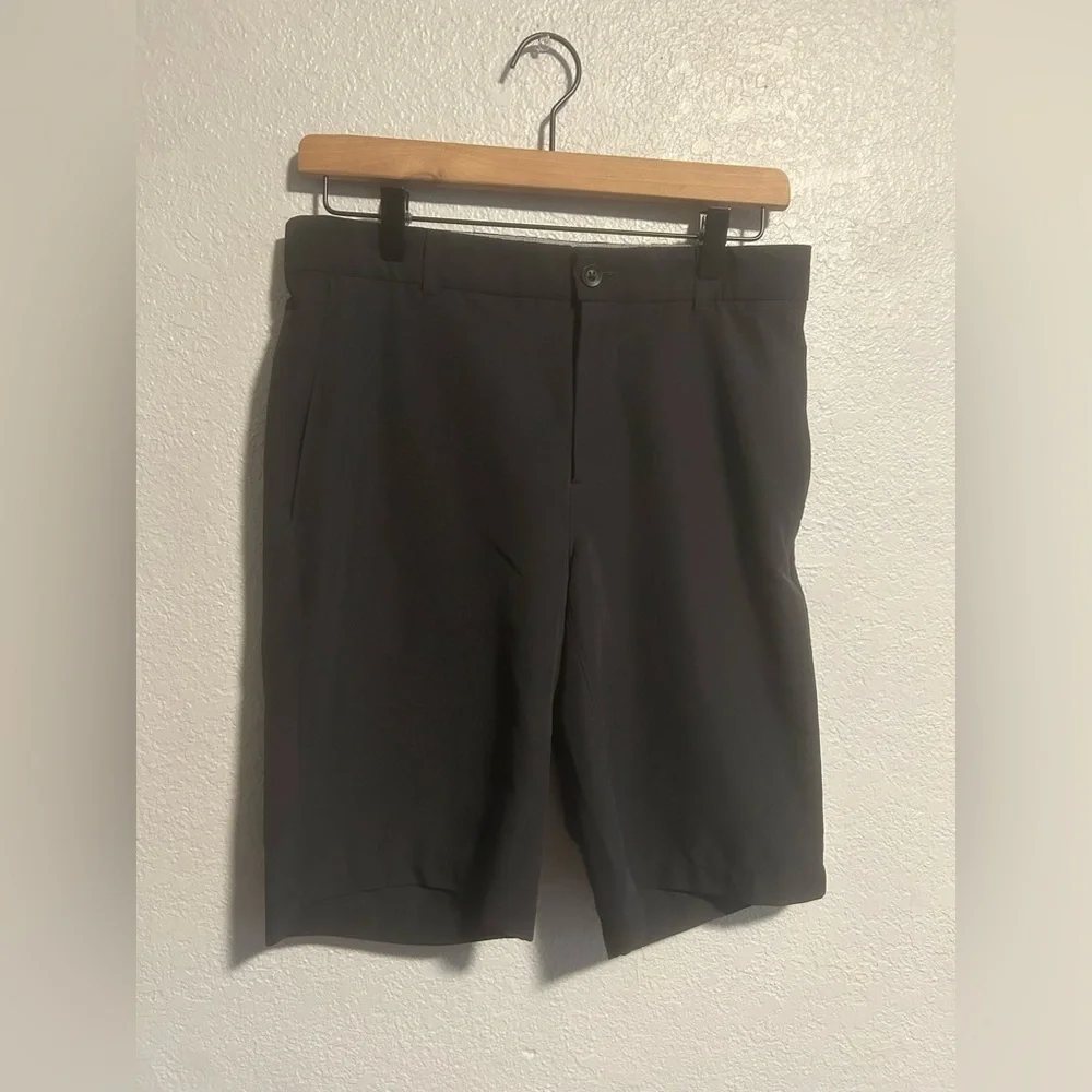 Men’s Nike golf shorts